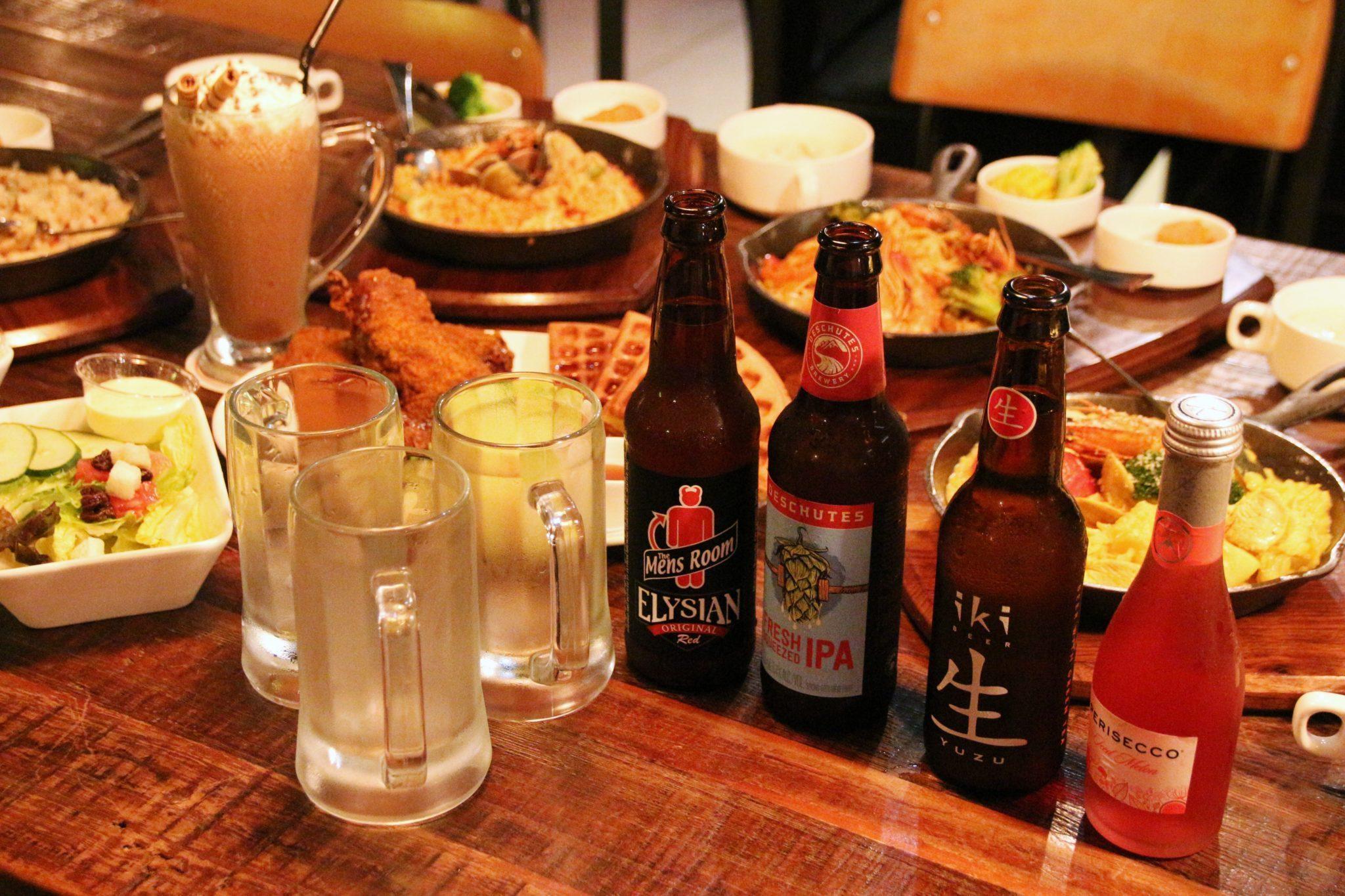 左至右：精釀紅魔鬼、極致鮮榨IPA、iki綠茶柚香白啤酒、花果氣泡雞尾酒