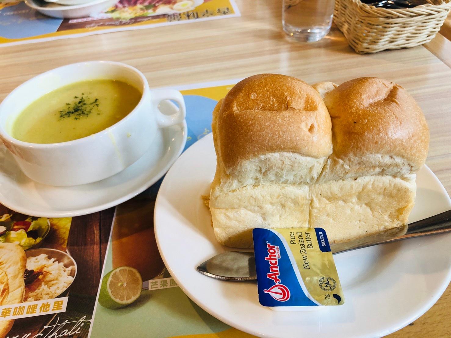 Royal Host 樂雅樂家庭餐廳 - 內湖店，好吃的麵包跟濃湯