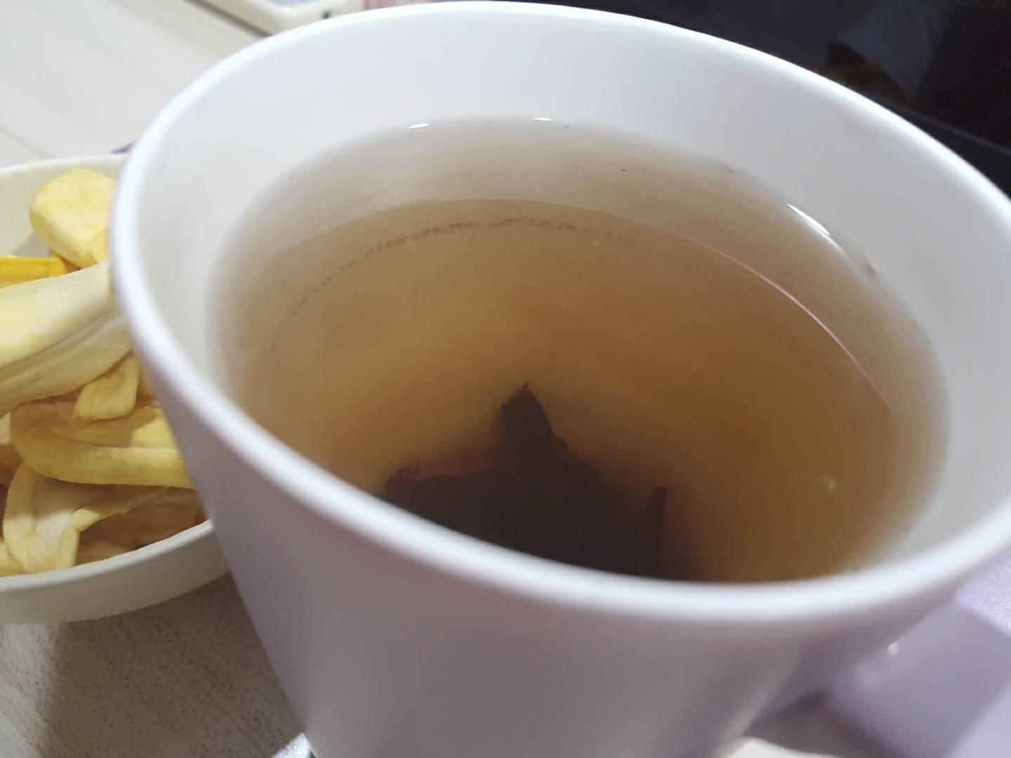 吃這類油炸類零食，建議搭配清爽的檸檬薄荷茶